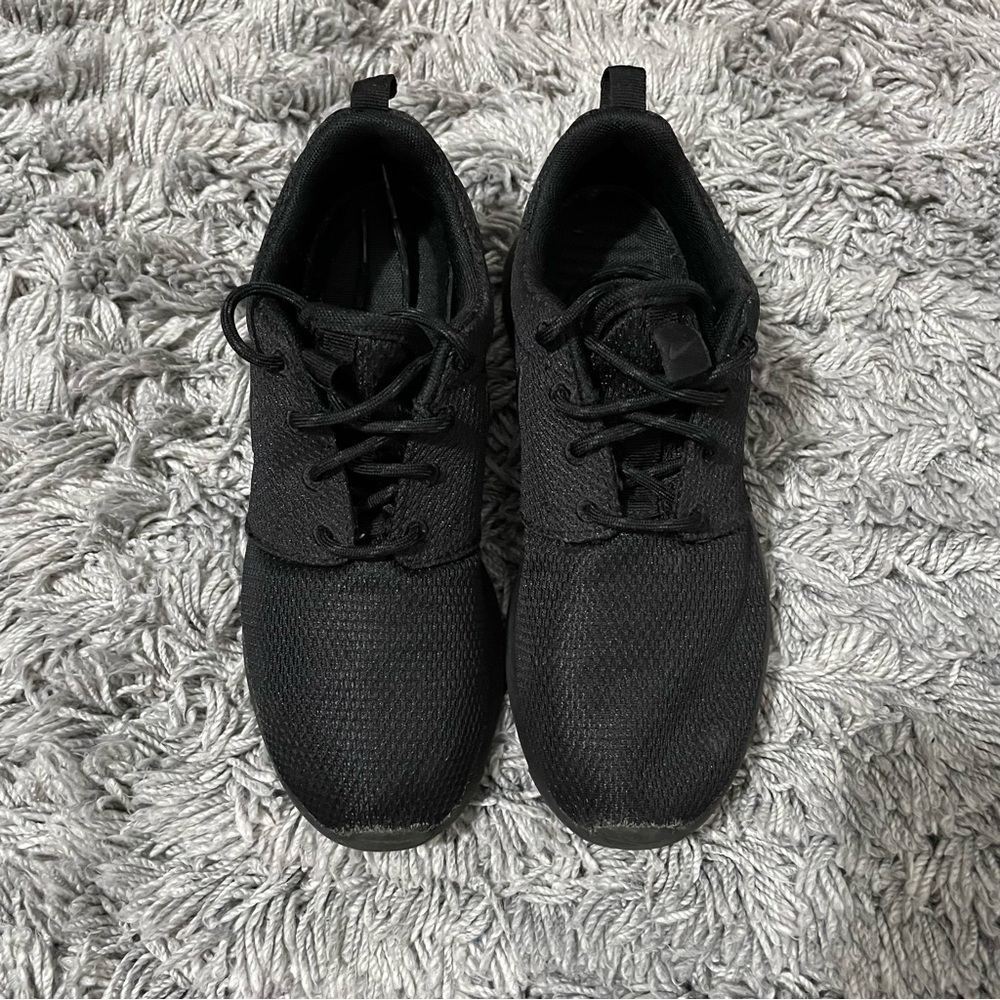 Nike Women Roshe Run Sz 5.5